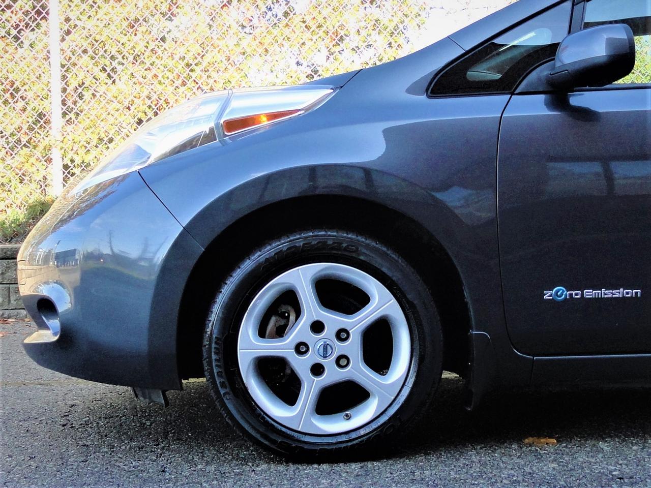 2013 Nissan Leaf SV ZERO EMISSION NAVI H. SEATS B.T. Photo