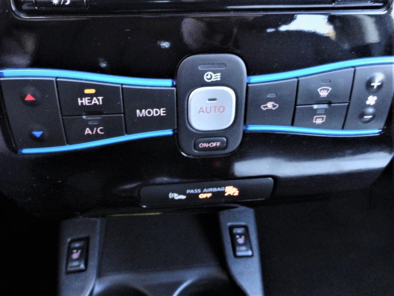 2013 Nissan Leaf SV ZERO EMISSION NAVI H. SEATS B.T. Photo
