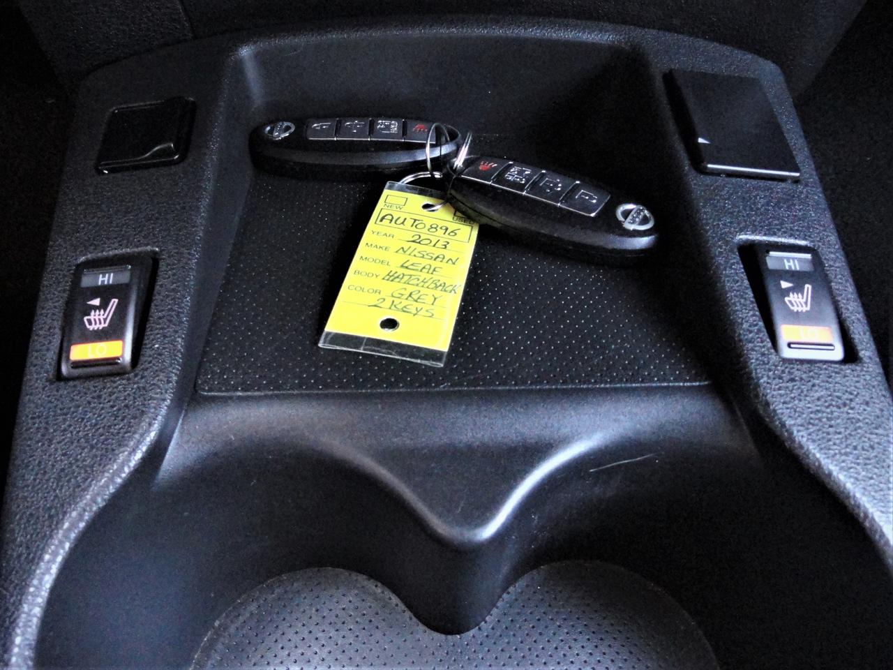 2013 Nissan Leaf SV ZERO EMISSION NAVI H. SEATS B.T. Photo