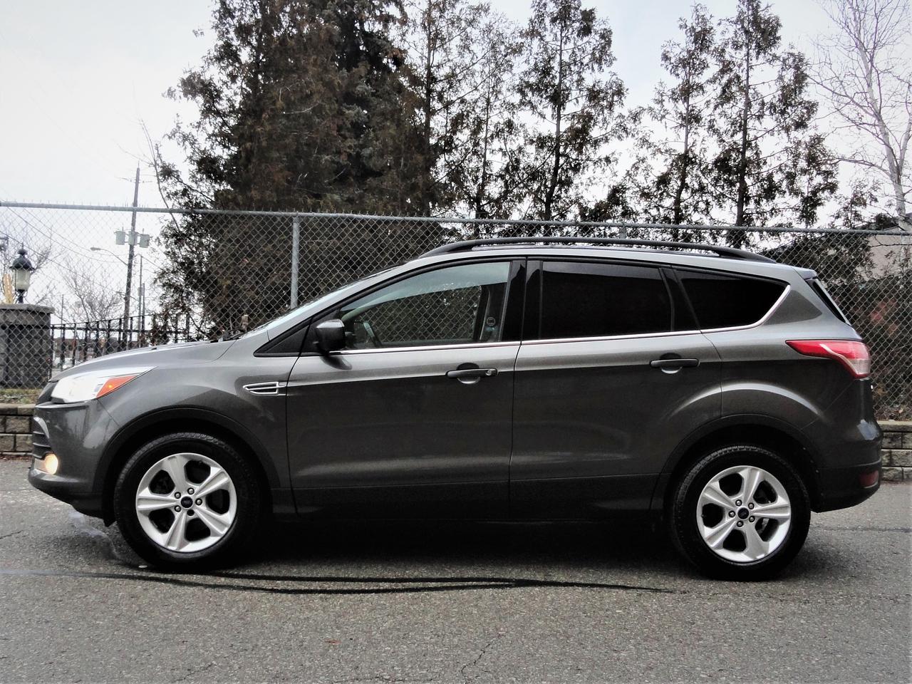 2015 Ford Escape SE 4WD, NAVI, LEATHER, SUNROOF Photo