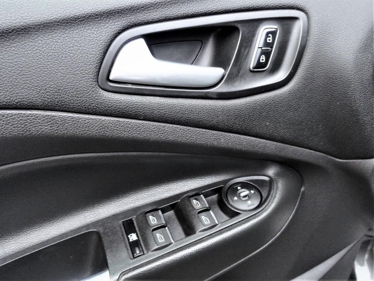 2015 Ford Escape SE 4WD, NAVI, LEATHER, SUNROOF Photo