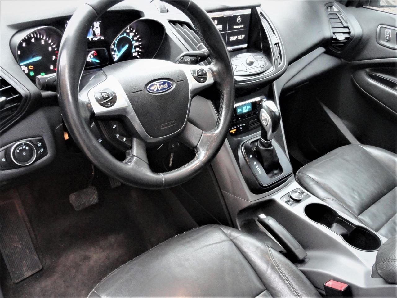 2015 Ford Escape SE 4WD, NAVI, LEATHER, SUNROOF Photo