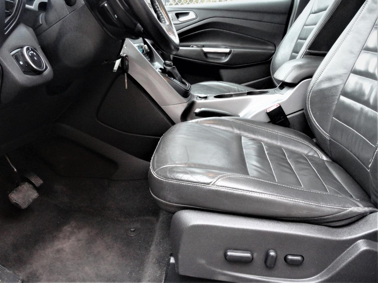 2015 Ford Escape SE 4WD, NAVI, LEATHER, SUNROOF Photo