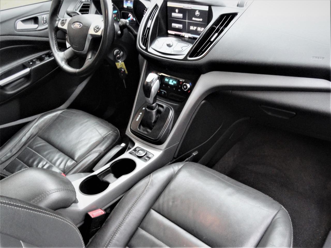 2015 Ford Escape SE 4WD, NAVI, LEATHER, SUNROOF Photo