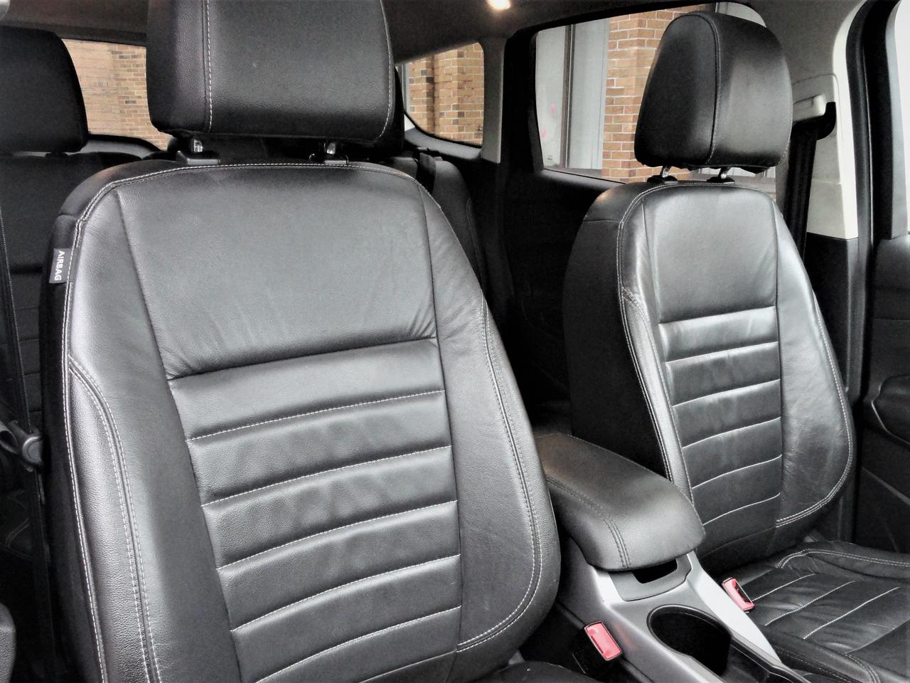 2015 Ford Escape SE 4WD, NAVI, LEATHER, SUNROOF Photo