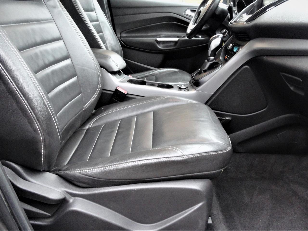 2015 Ford Escape SE 4WD, NAVI, LEATHER, SUNROOF Photo