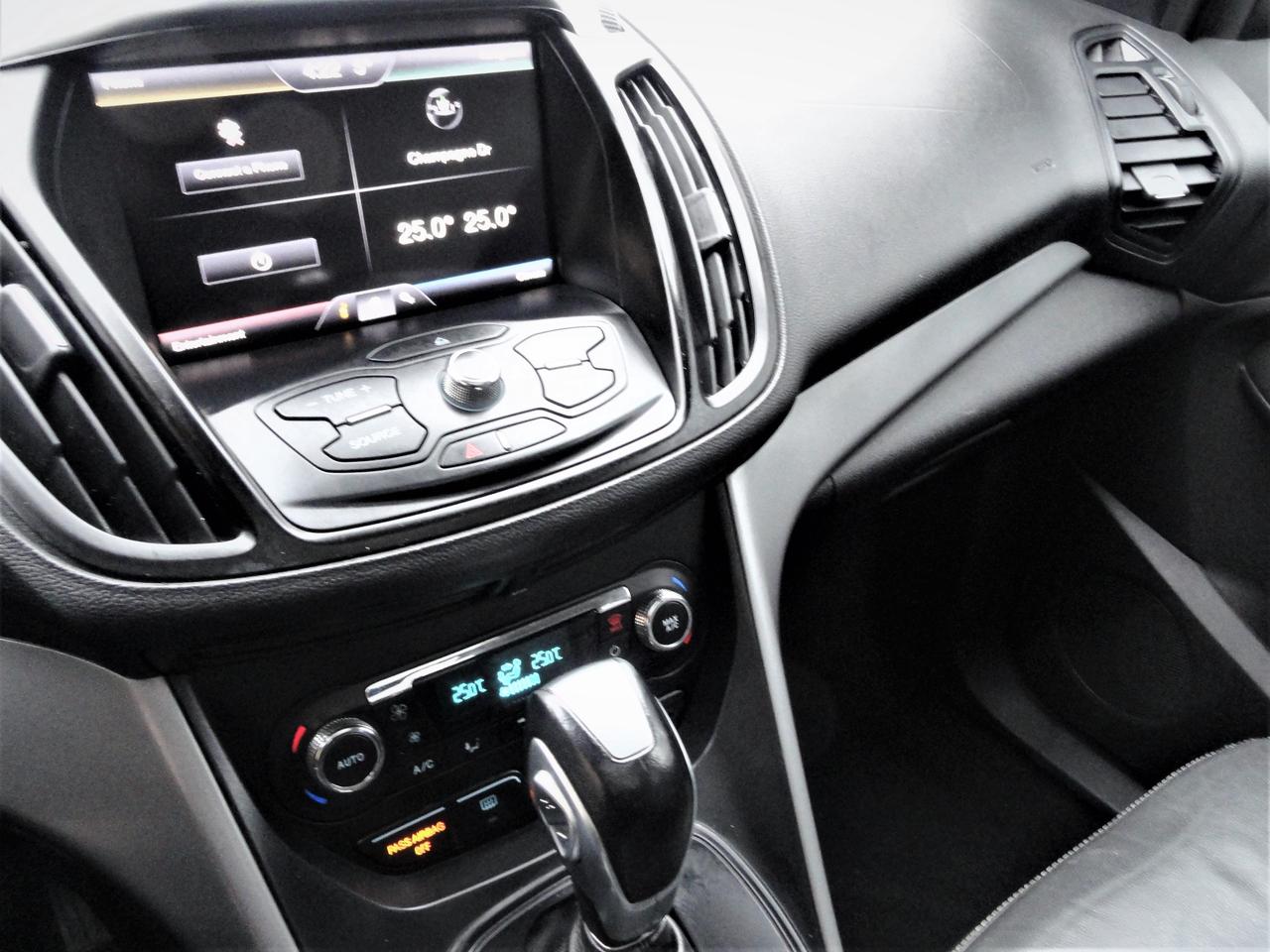 2015 Ford Escape SE 4WD, NAVI, LEATHER, SUNROOF Photo