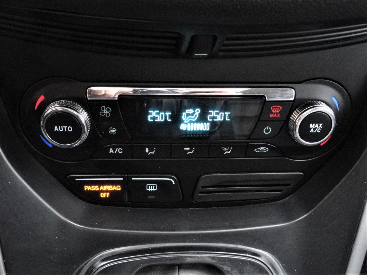 2015 Ford Escape SE 4WD, NAVI, LEATHER, SUNROOF Photo