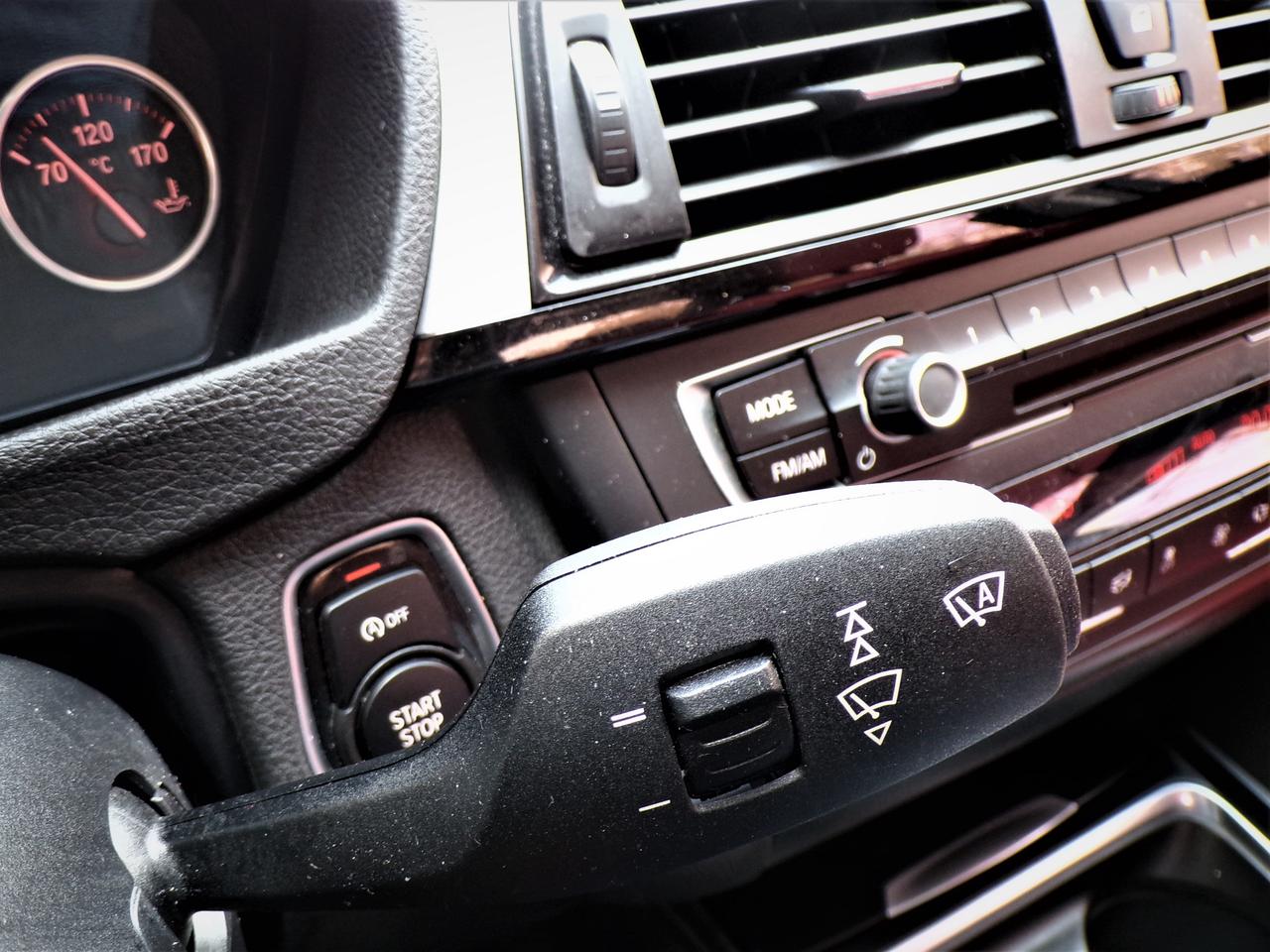 2015 BMW 320i X-DRIVE SPORT PREMIUM Photo