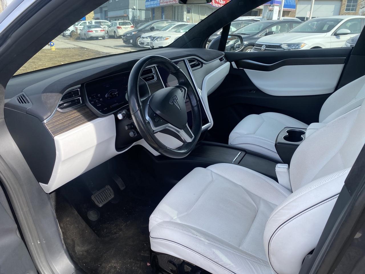 2017 Tesla Model X 75D Photo