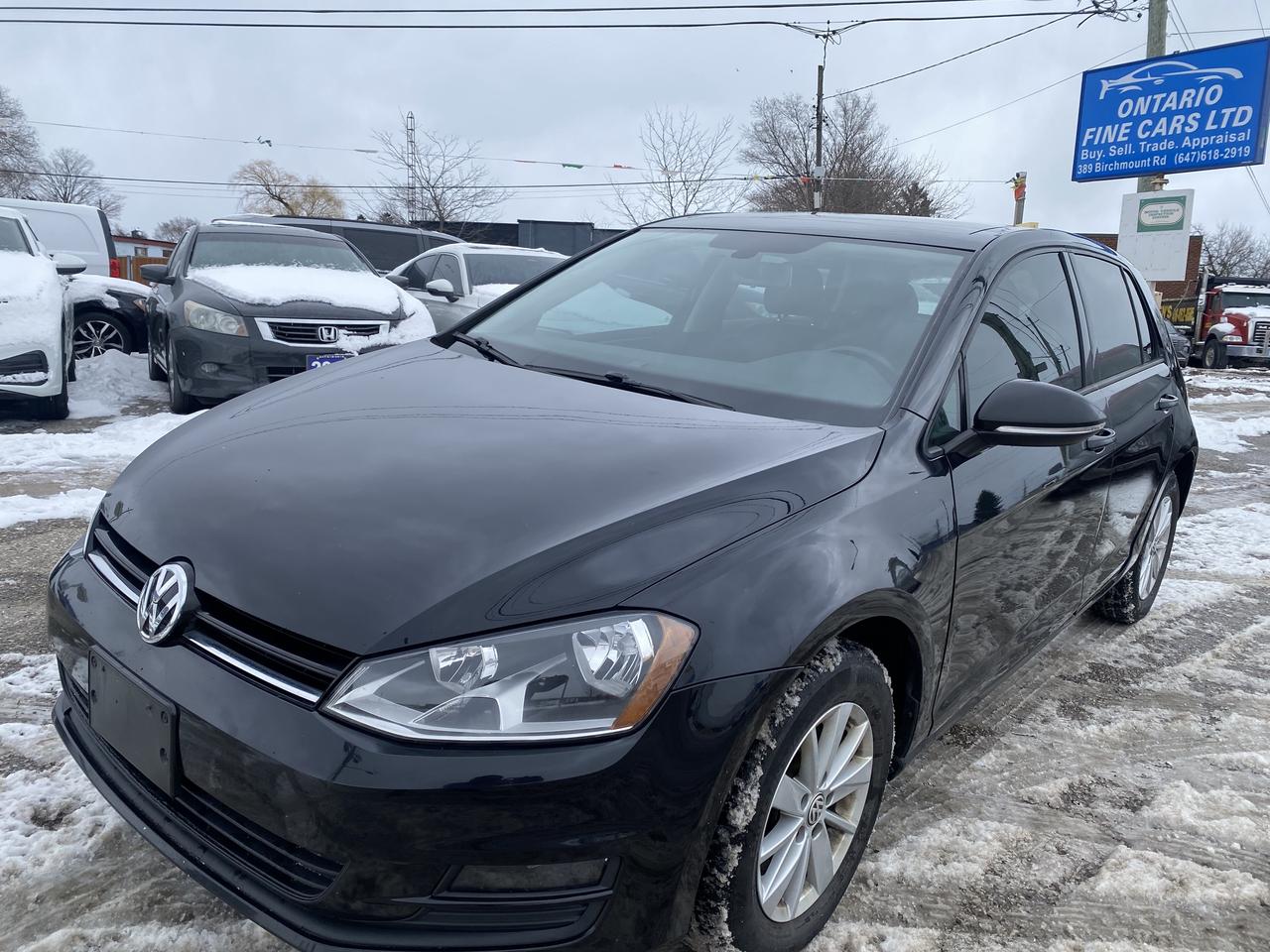 2017 Volkswagen Golf S Photo