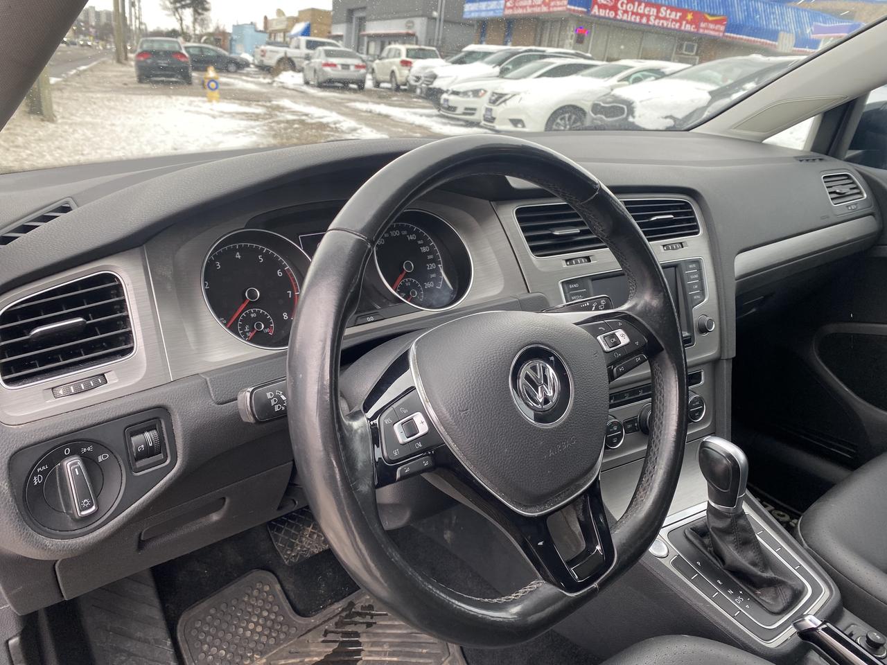 2017 Volkswagen Golf S Photo