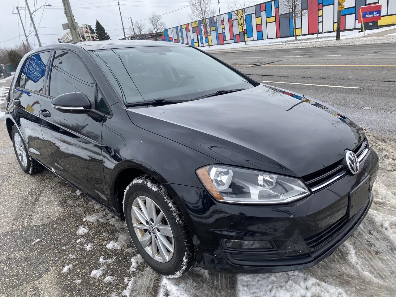 2017 Volkswagen Golf S Photo