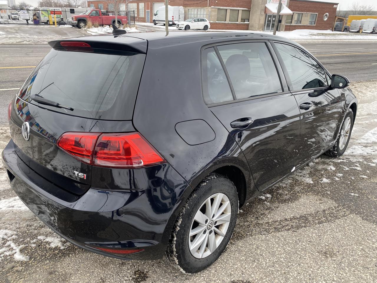 2017 Volkswagen Golf S Photo