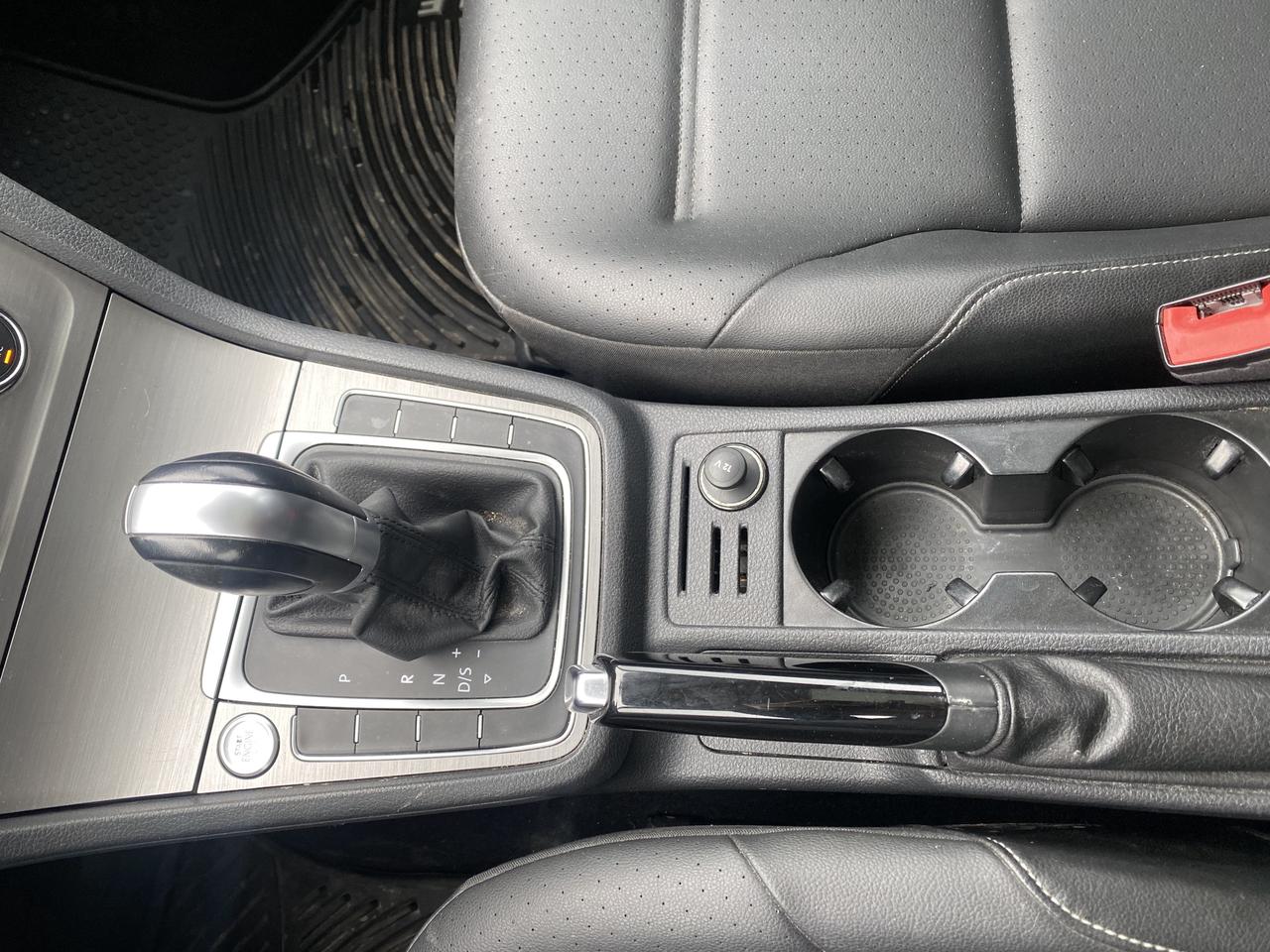 2017 Volkswagen Golf S Photo