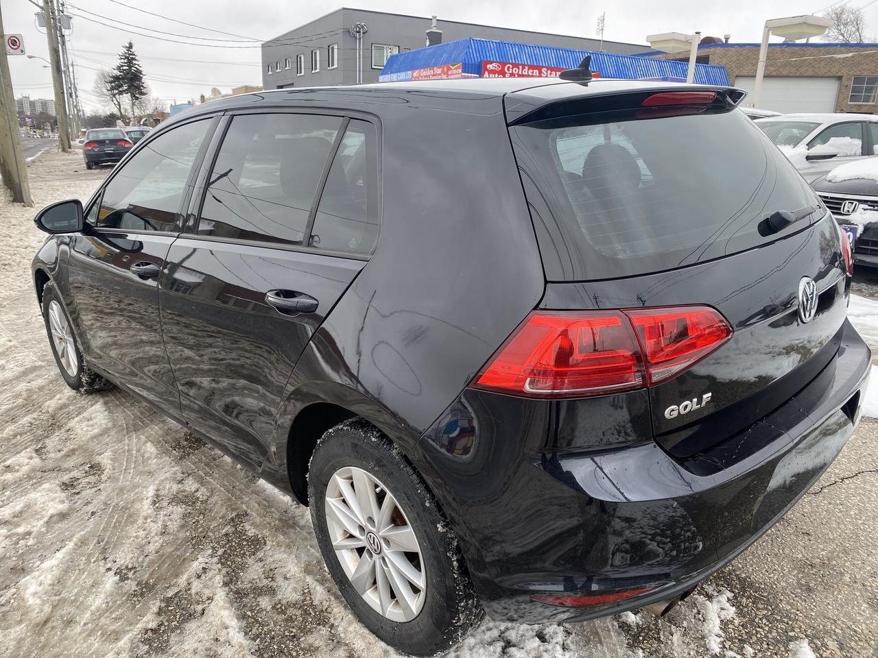 2017 Volkswagen Golf S Photo