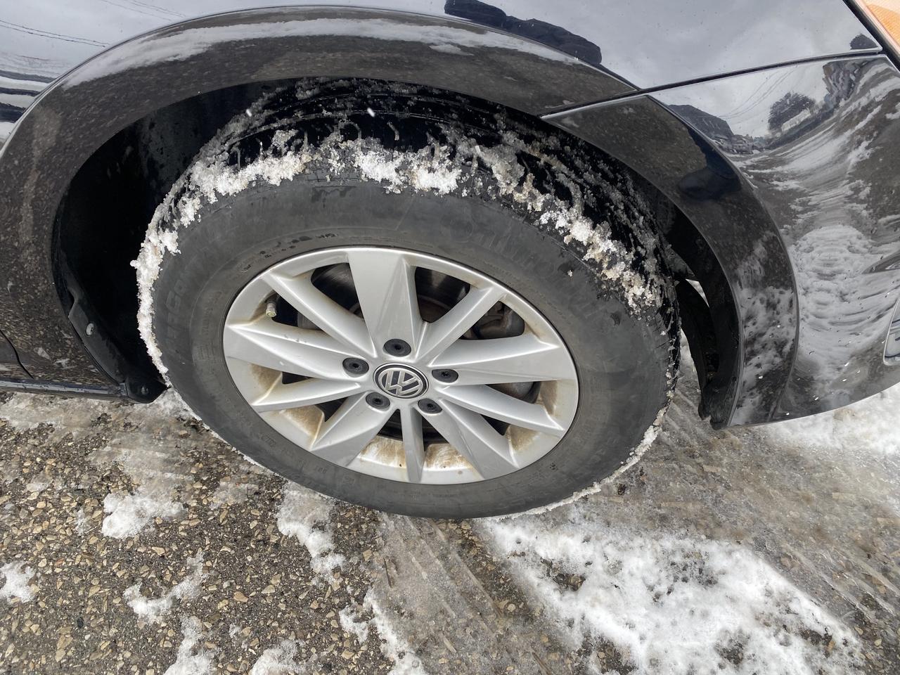 2017 Volkswagen Golf S Photo