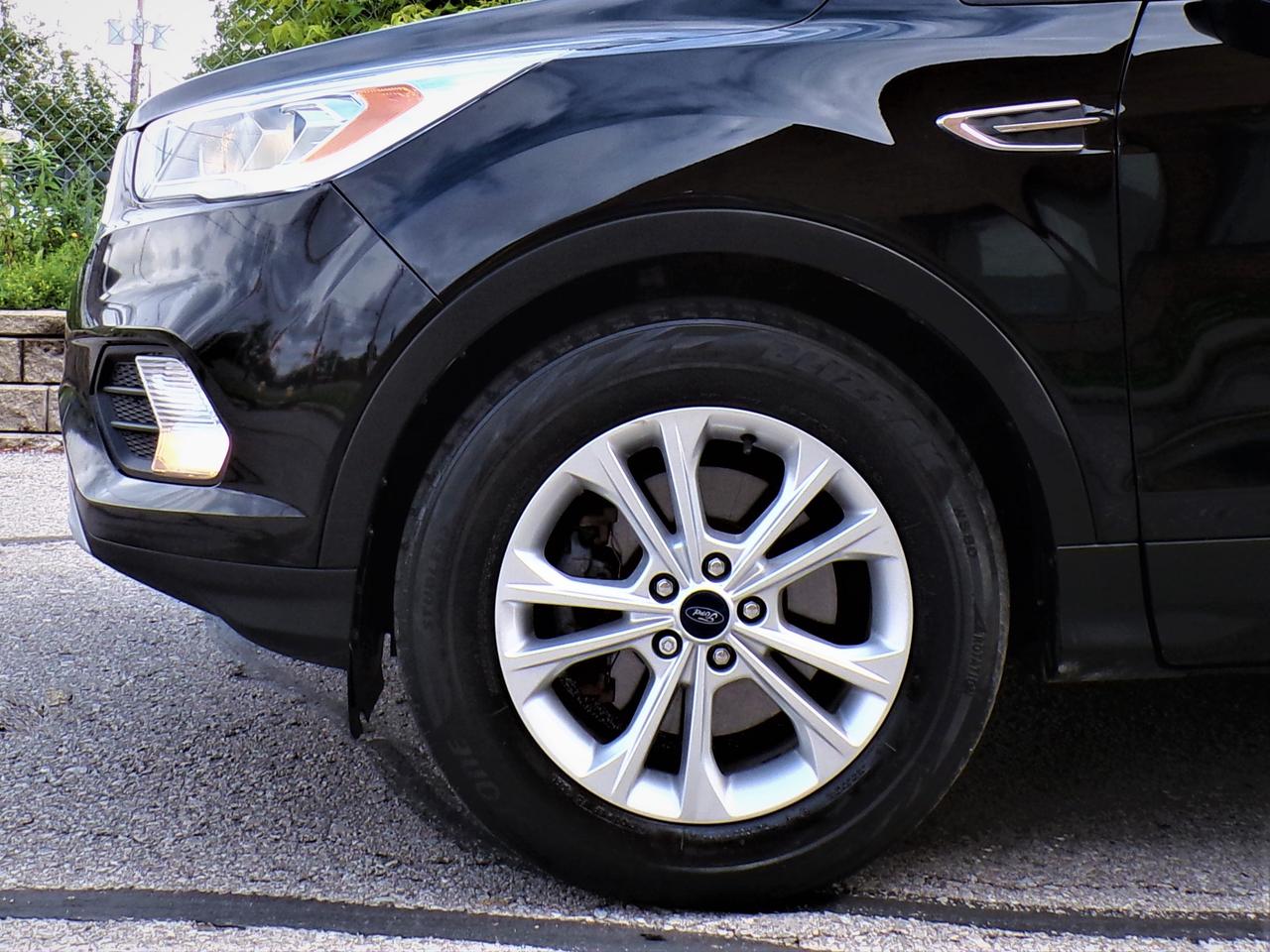 2017 Ford Escape SE 4WD | CARFAX CLEAN | 1-OWNER Photo