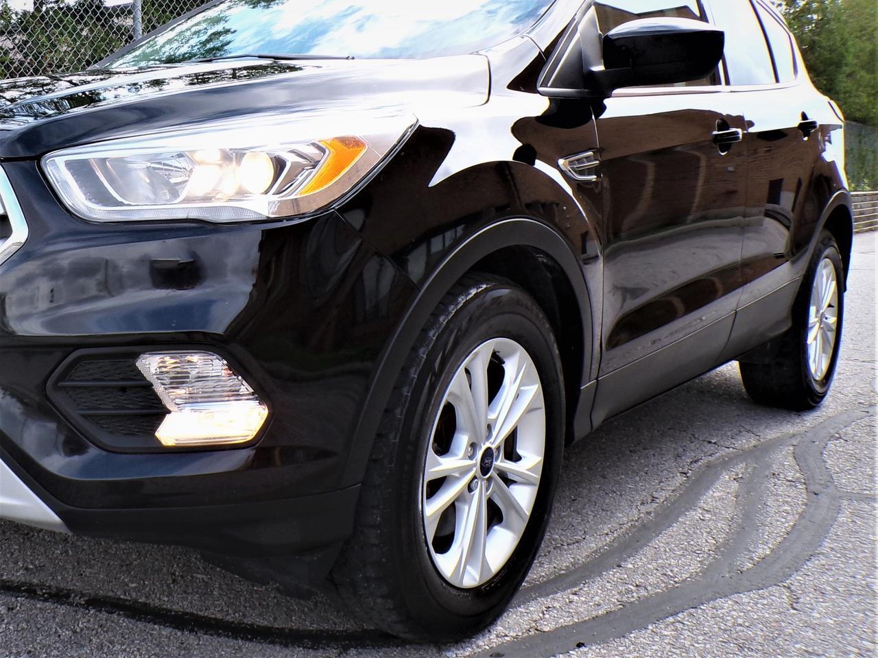 2017 Ford Escape SE 4WD | CARFAX CLEAN | 1-OWNER Photo