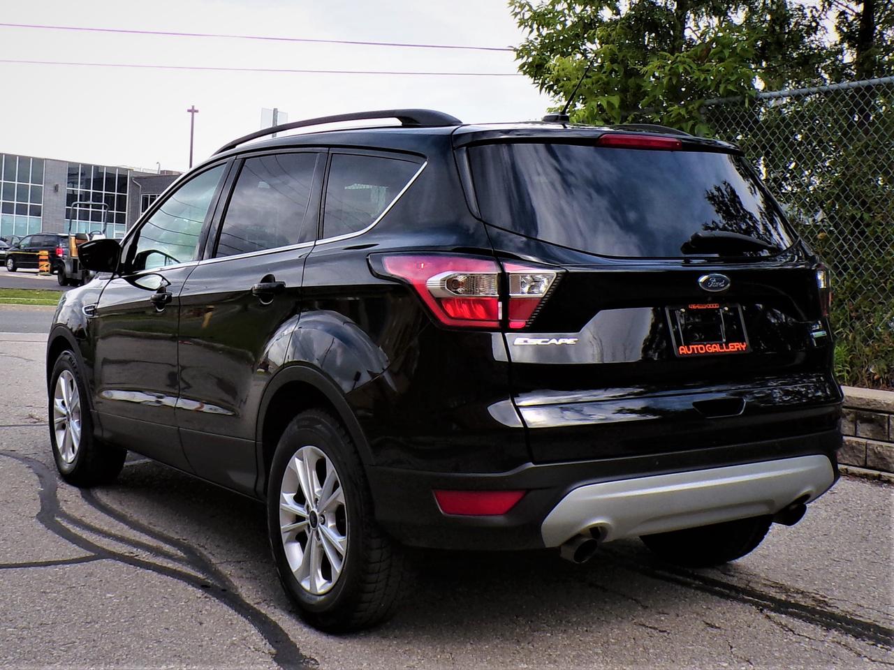 2017 Ford Escape SE 4WD | CARFAX CLEAN | 1-OWNER Photo