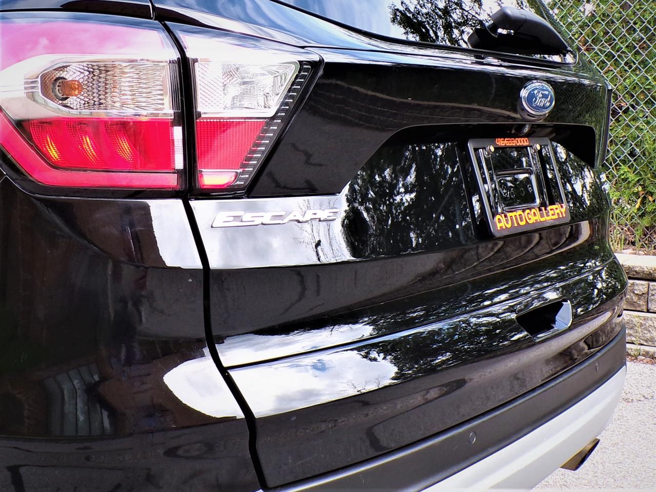 2017 Ford Escape SE 4WD | CARFAX CLEAN | 1-OWNER Photo