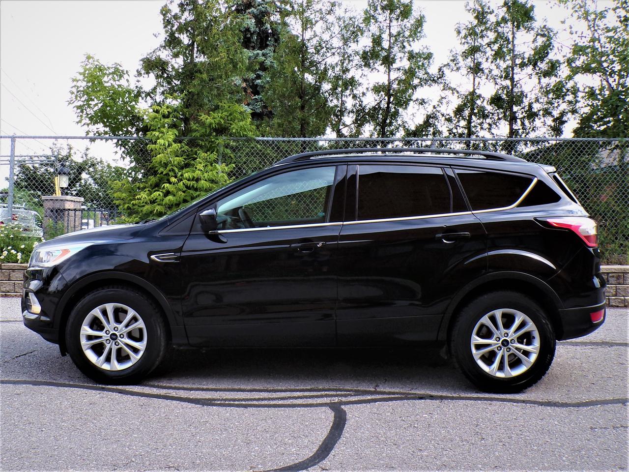 2017 Ford Escape SE 4WD | CARFAX CLEAN | 1-OWNER Photo