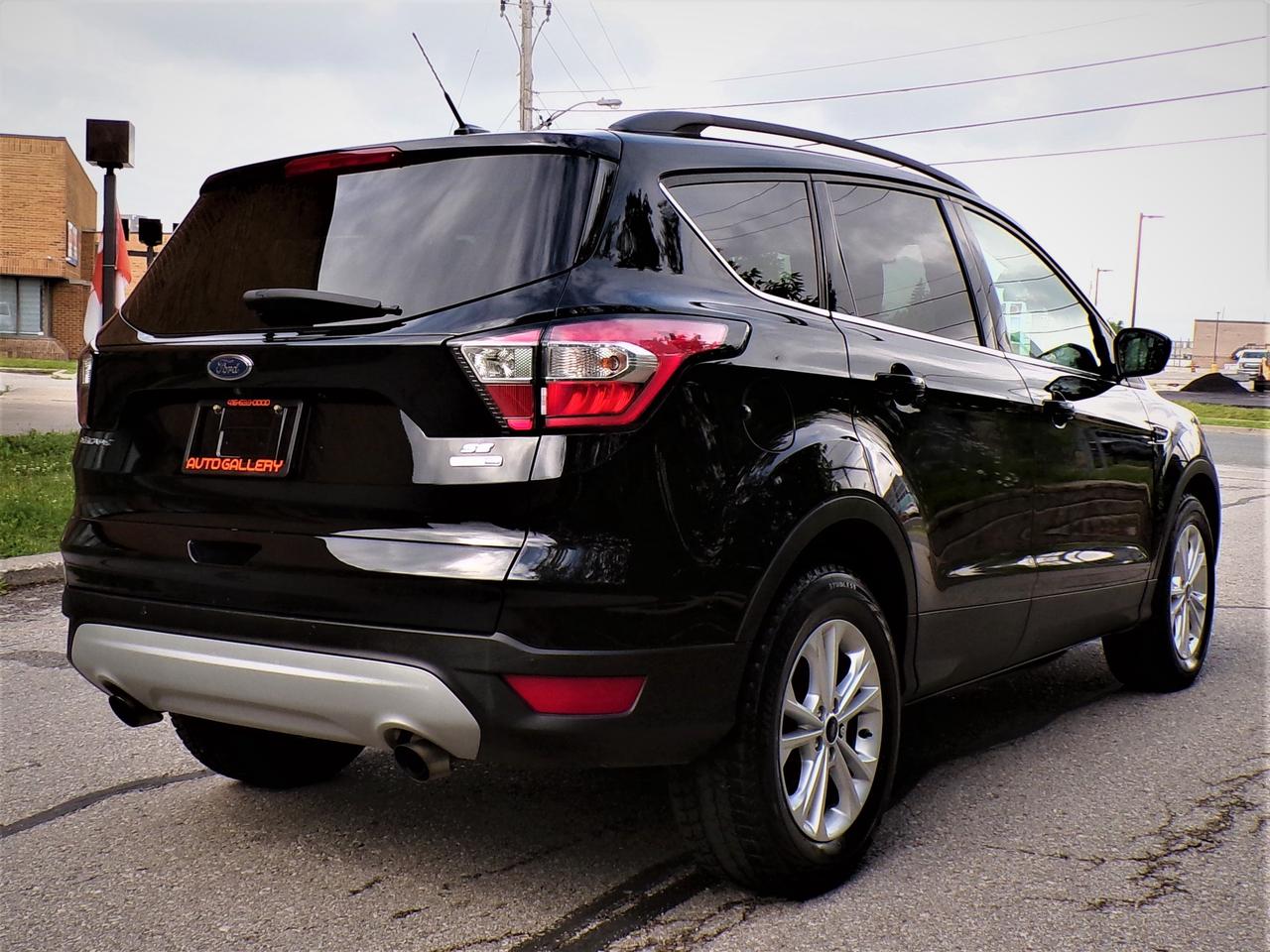 2017 Ford Escape SE 4WD | CARFAX CLEAN | 1-OWNER Photo