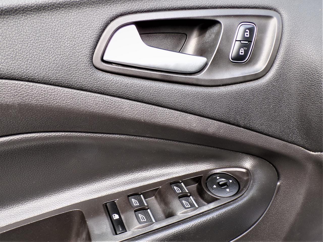 2017 Ford Escape SE 4WD | CARFAX CLEAN | 1-OWNER Photo