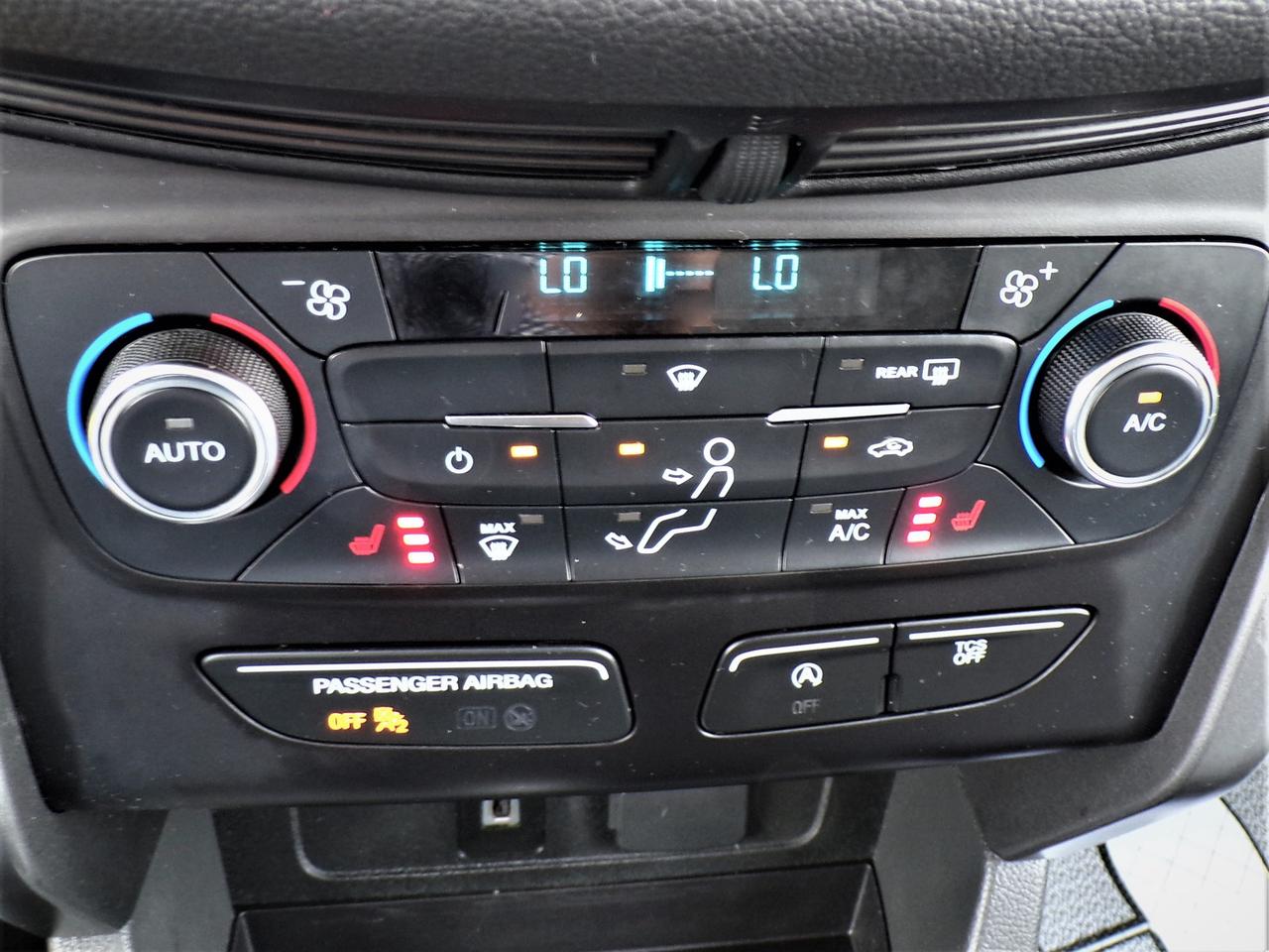 2017 Ford Escape SE 4WD | CARFAX CLEAN | 1-OWNER Photo