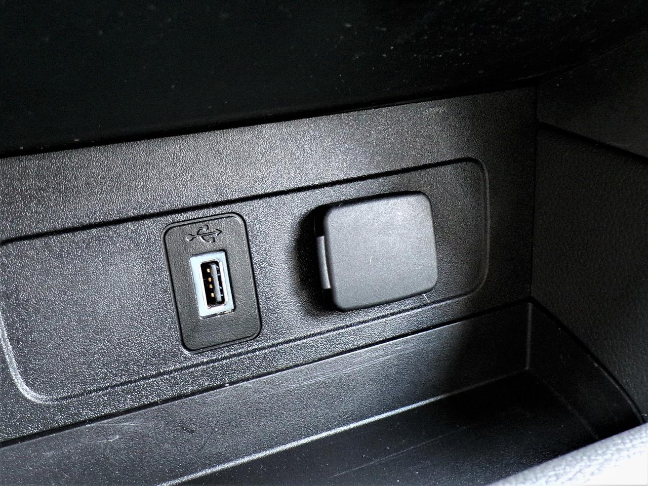 2017 Ford Escape SE 4WD | CARFAX CLEAN | 1-OWNER Photo