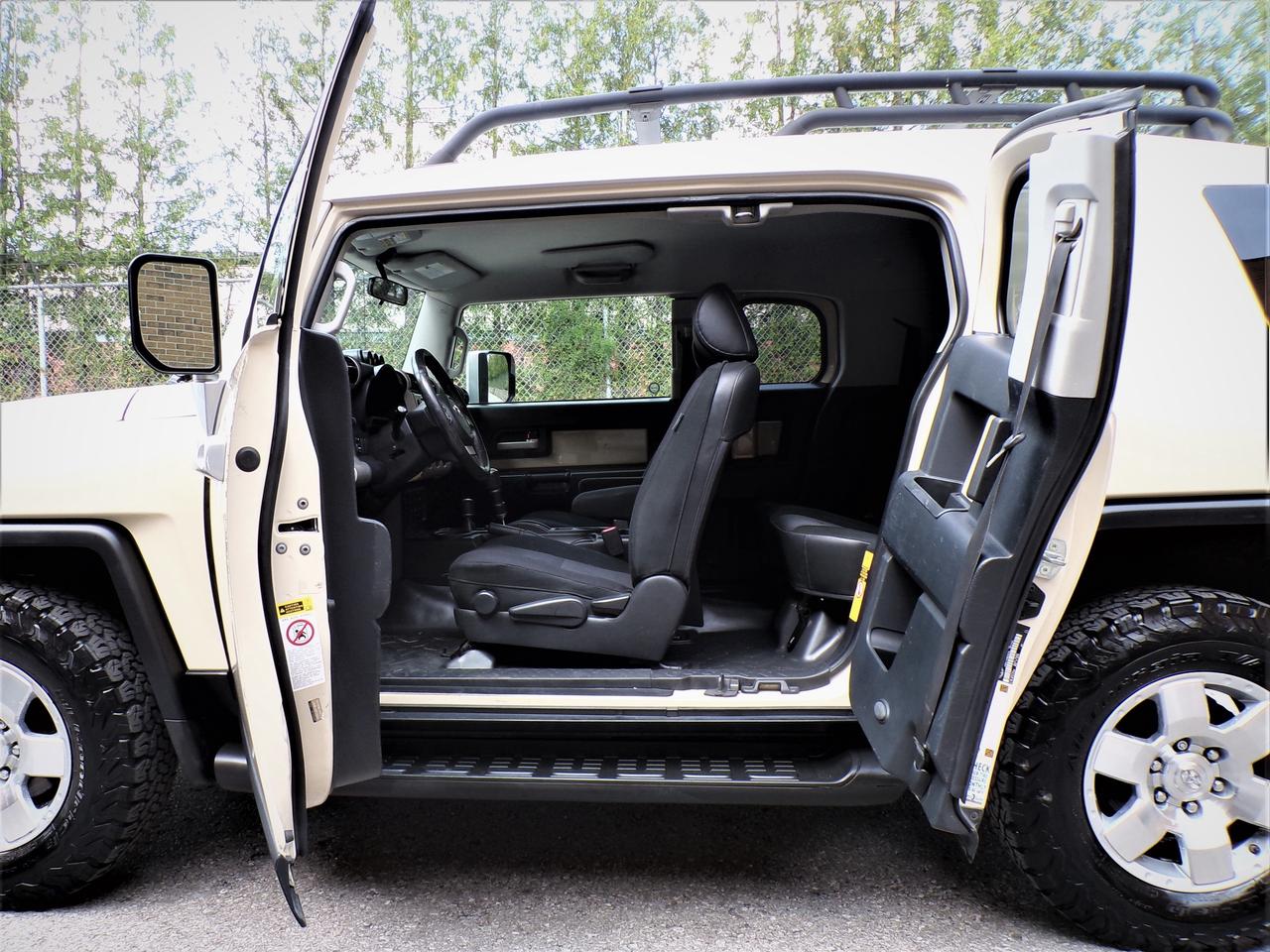 2008 Toyota FJ Cruiser 4WD | ONTARIO VEHICLE Photo