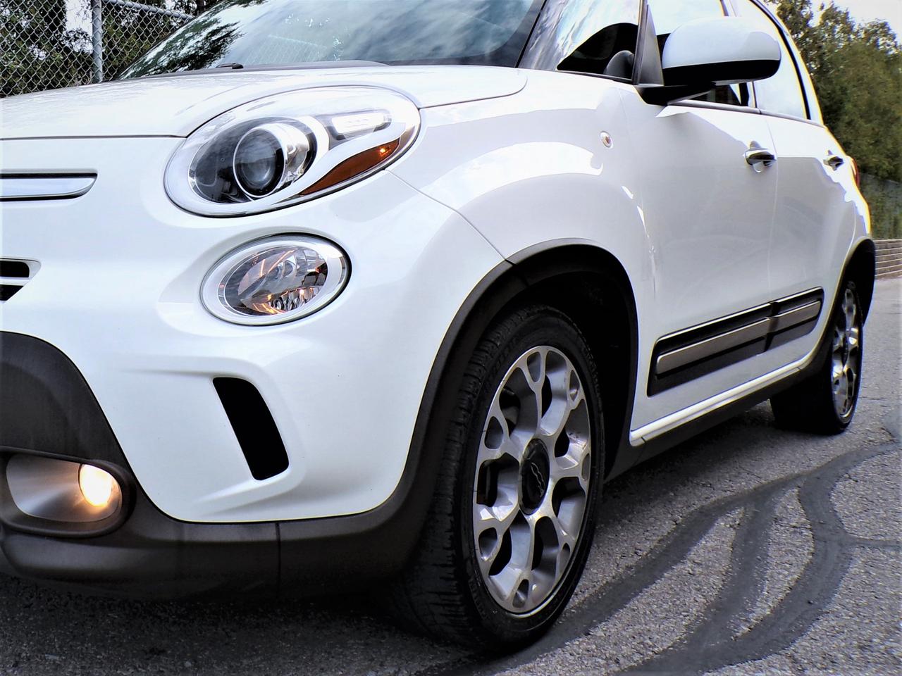 2014 Fiat 500L TREKKING | CARFAX CLEAN | LOW MILEAGE Photo3