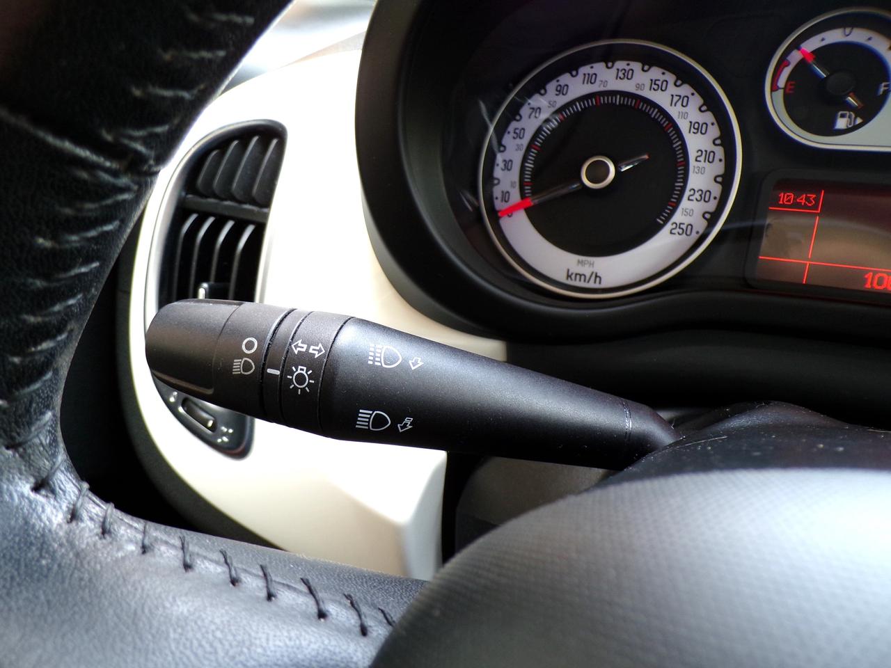 2014 Fiat 500L TREKKING | CARFAX CLEAN | LOW MILEAGE Photo