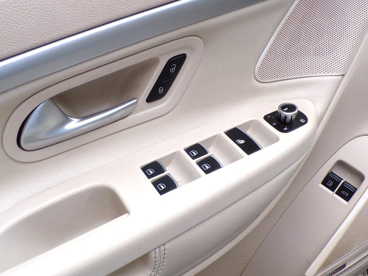 2012 Volkswagen Eos Comfortline Convertible Photo