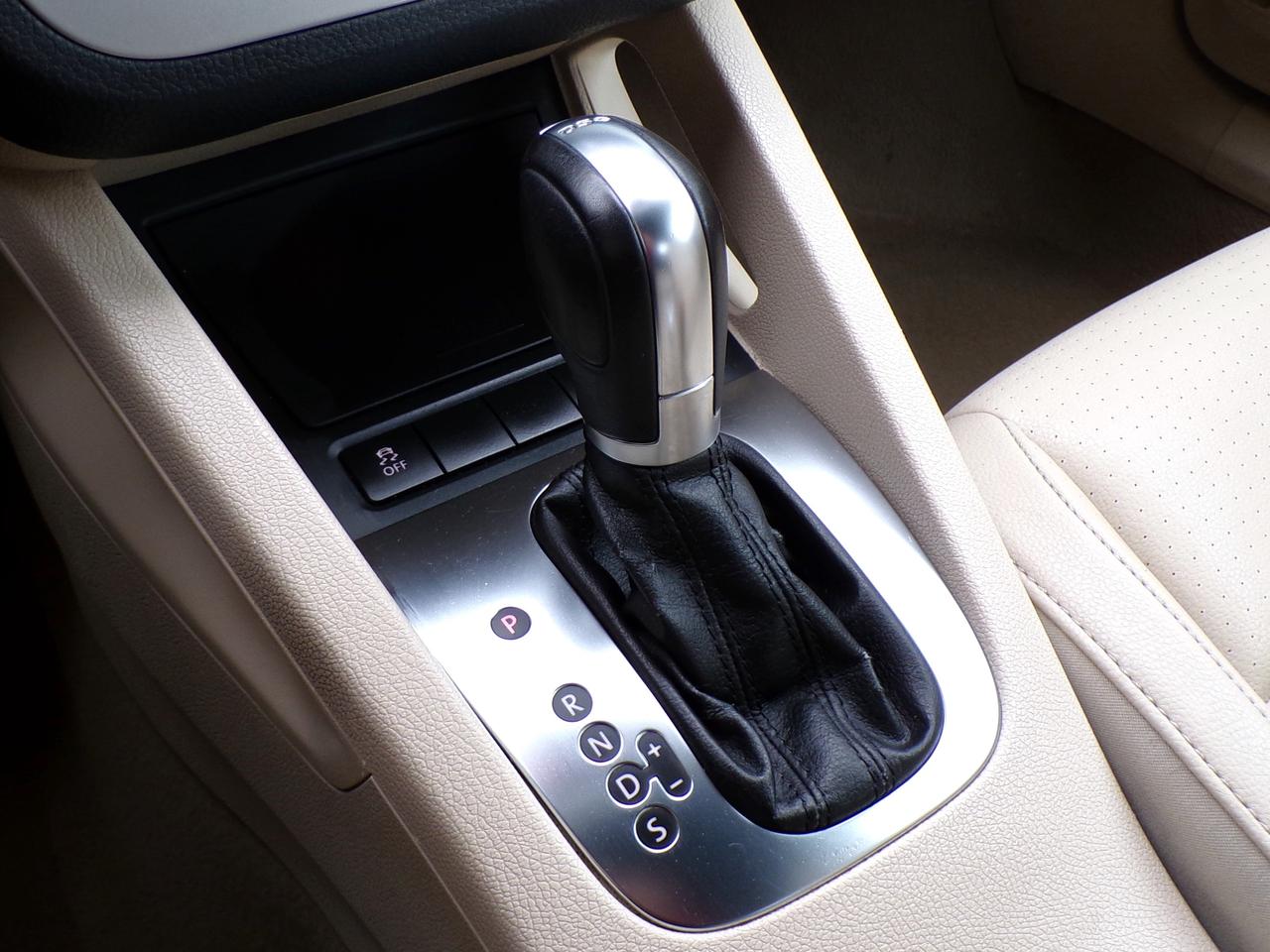 2012 Volkswagen Eos Comfortline Convertible Photo