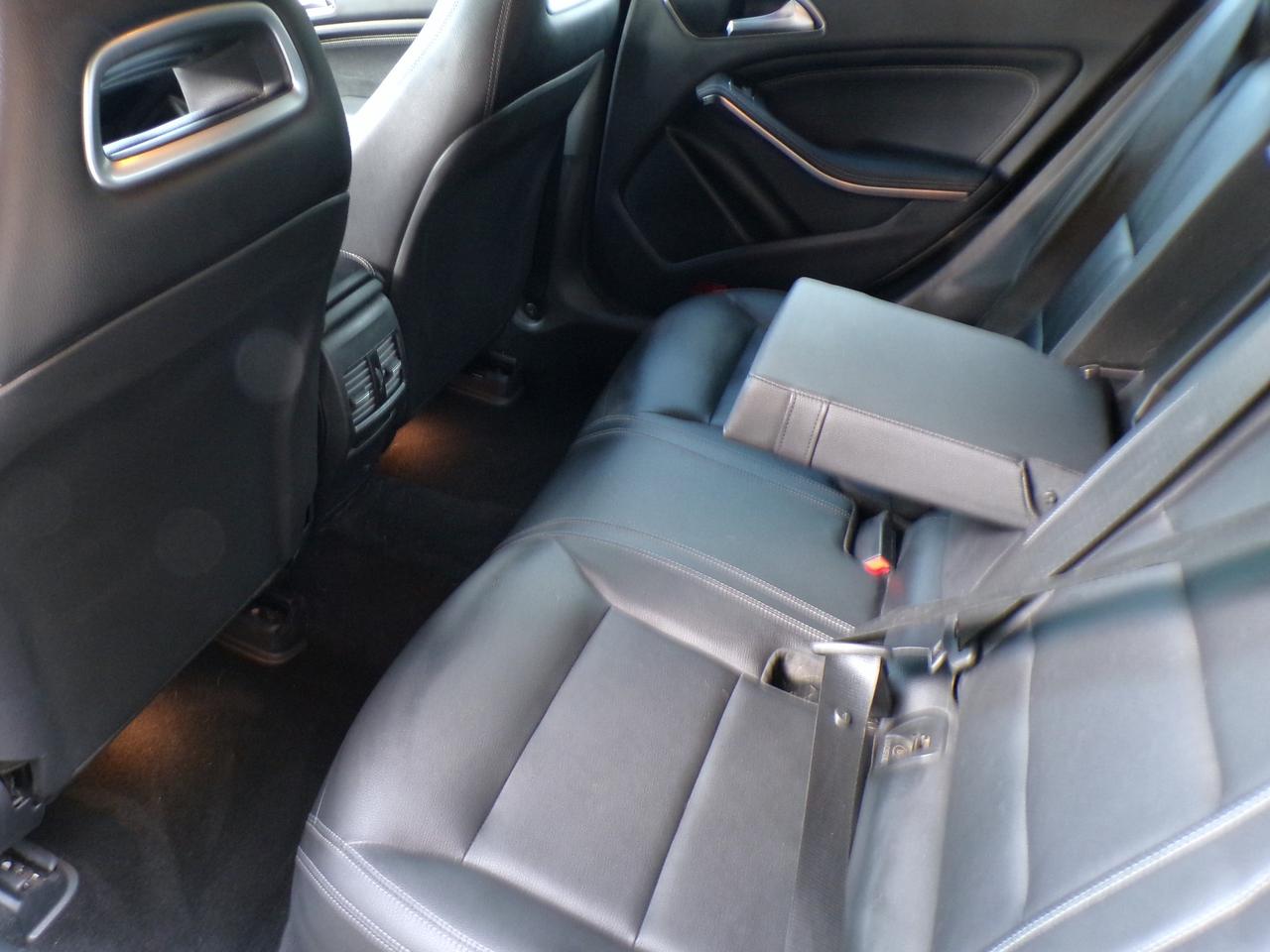 2017 Mercedes-Benz CLA250 4MATIC AMG APPEARANCE PKG. Photo