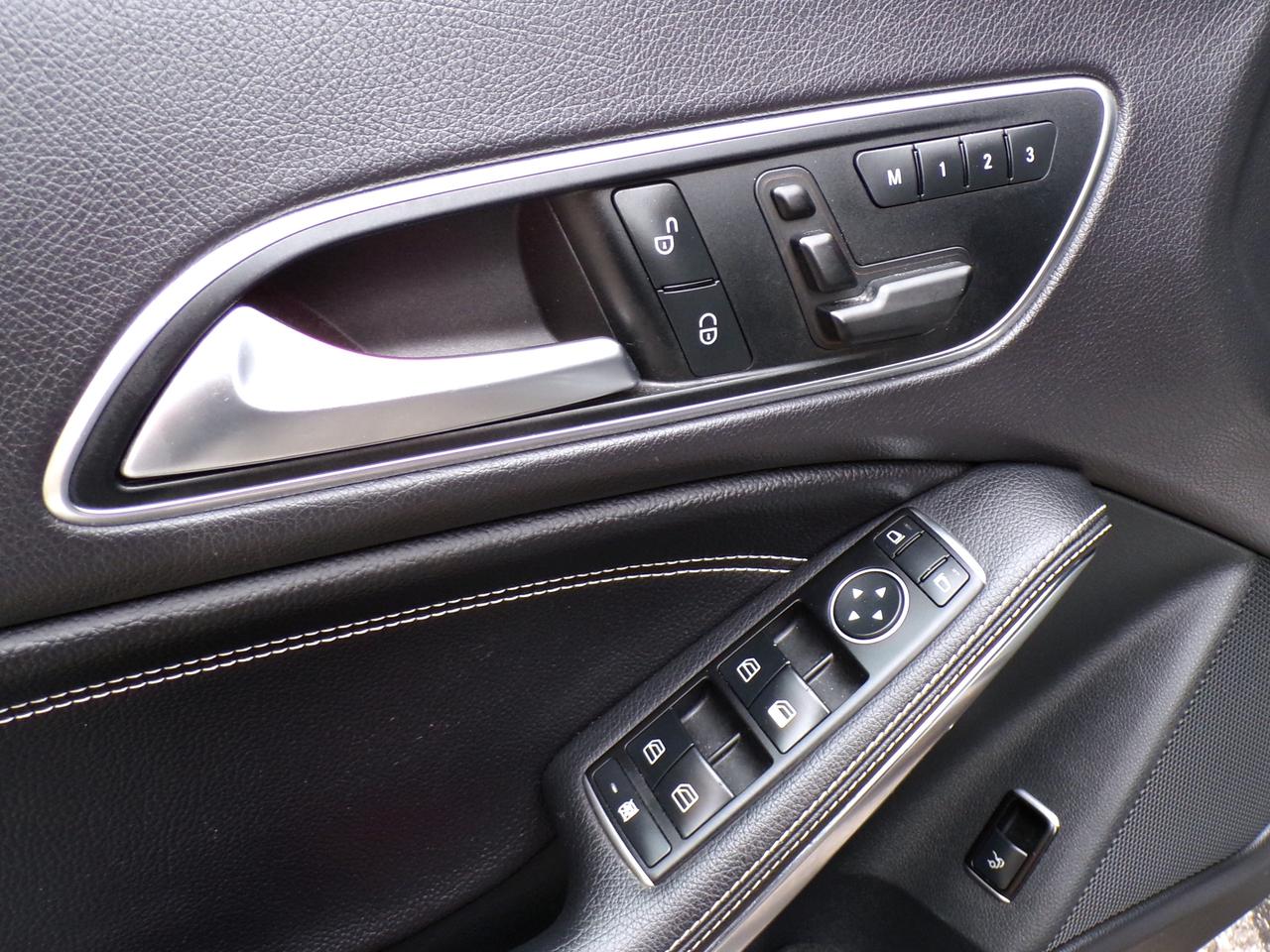 2015 Mercedes-Benz CLA250 4MATIC AMG APPEARANCE PKG. Photo