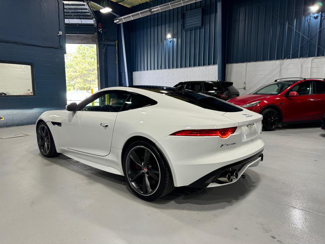 2016 Jaguar F-Type R Photo