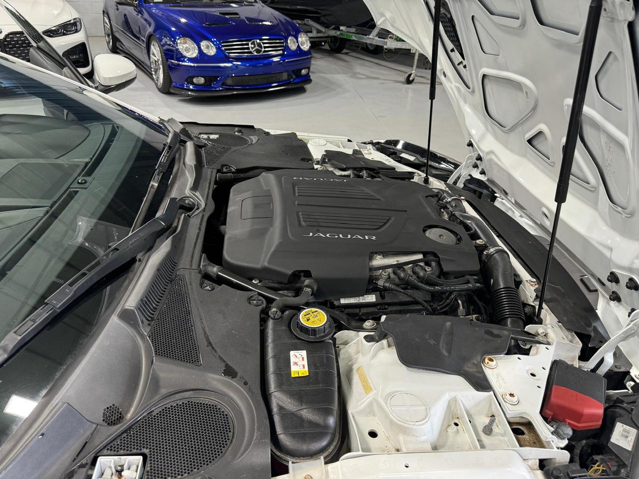 2016 Jaguar F-Type R Photo