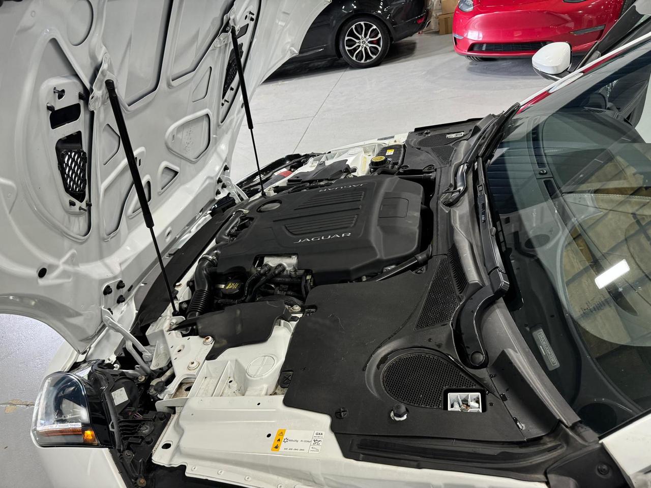 2016 Jaguar F-Type R Photo