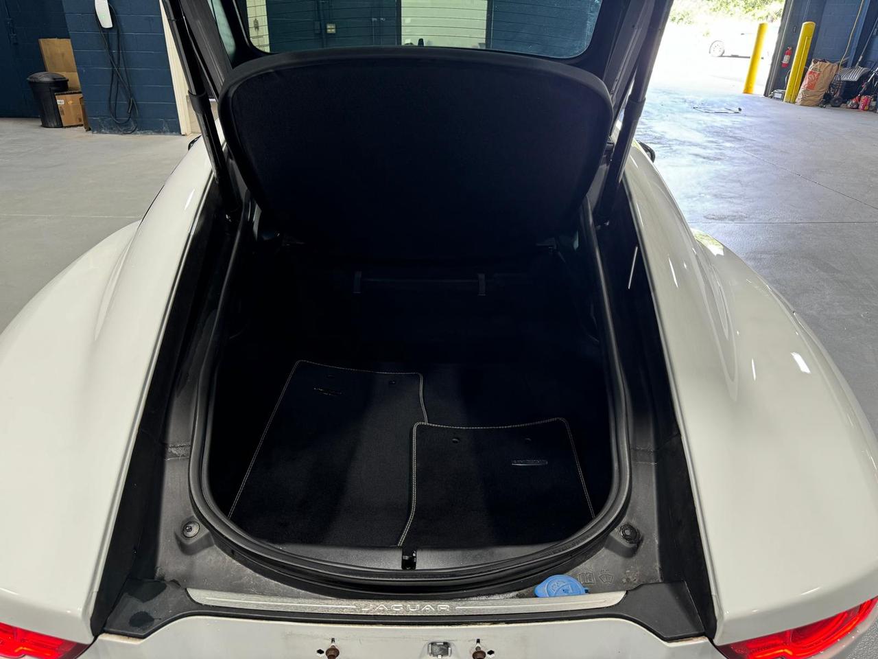 2016 Jaguar F-Type R Photo