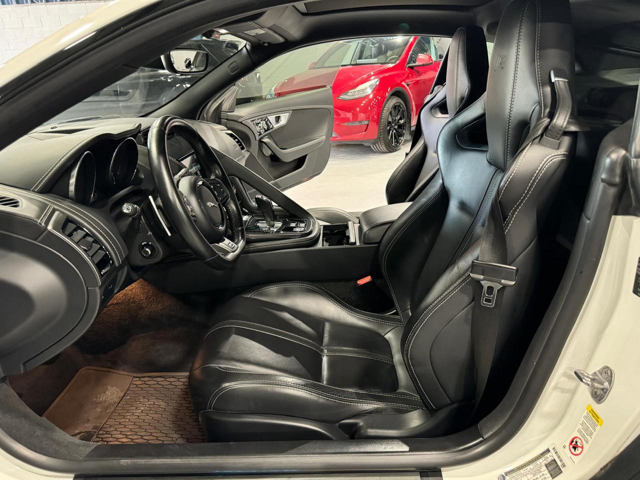 2016 Jaguar F-Type R Photo