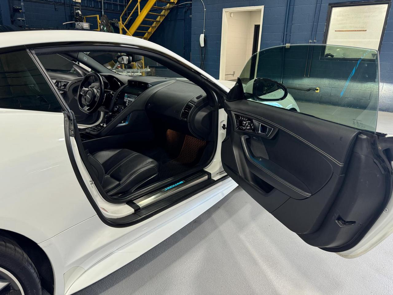 2016 Jaguar F-Type R Photo