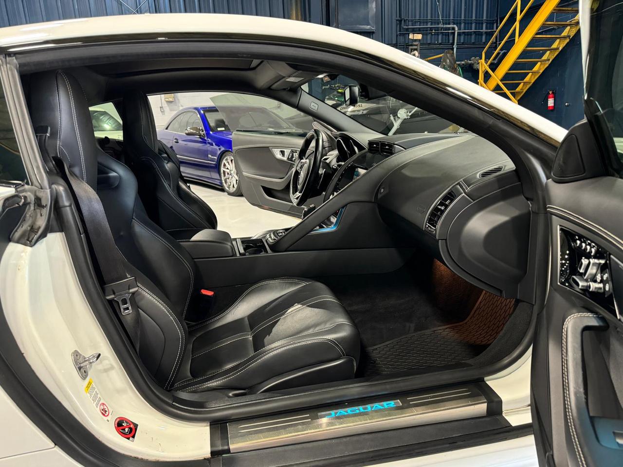 2016 Jaguar F-Type R Photo