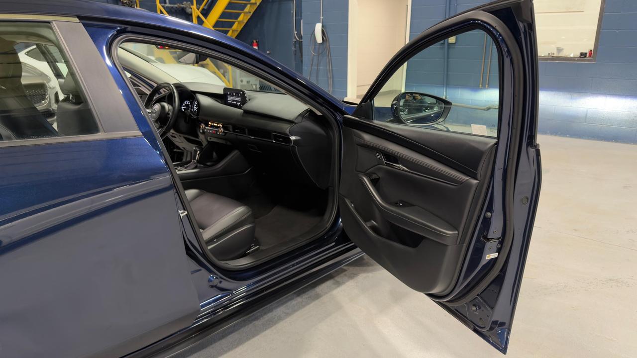 2020 Mazda MAZDA3 SELECT Photo