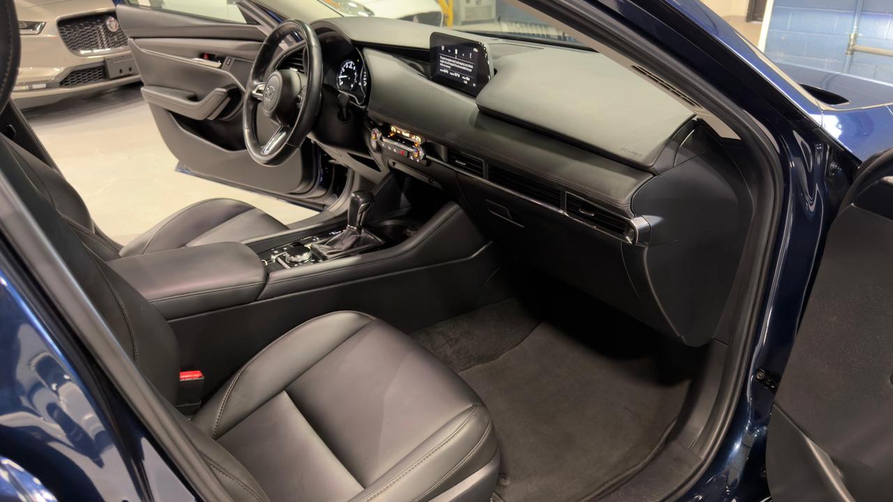 2020 Mazda MAZDA3 SELECT Photo
