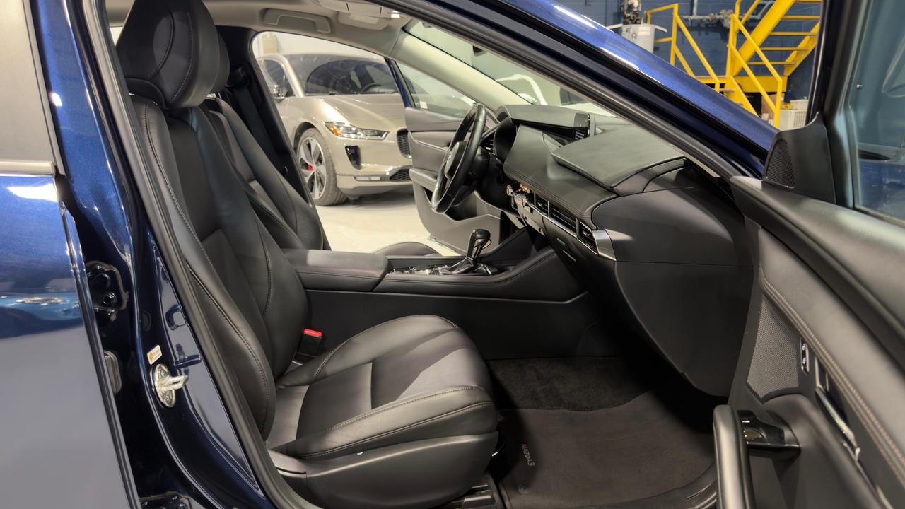 2020 Mazda MAZDA3 SELECT Photo