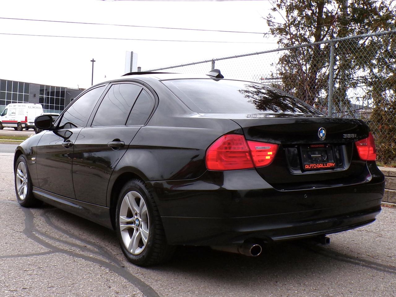 2009 BMW 3 Series X-DRIVE PREMIUM SUNROOF H. SEATS SENSORS B.T. Photo