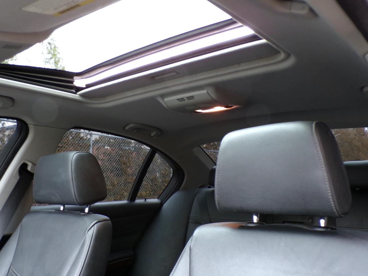 2009 BMW 3 Series X-DRIVE PREMIUM SUNROOF H. SEATS SENSORS B.T. Photo