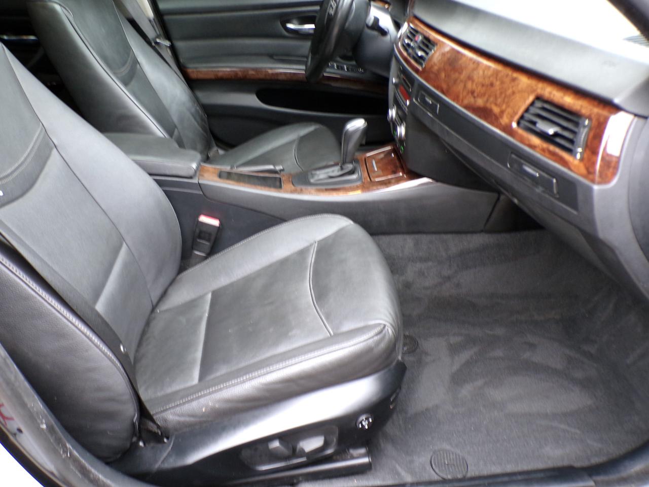 2009 BMW 3 Series X-DRIVE PREMIUM SUNROOF H. SEATS SENSORS B.T. Photo